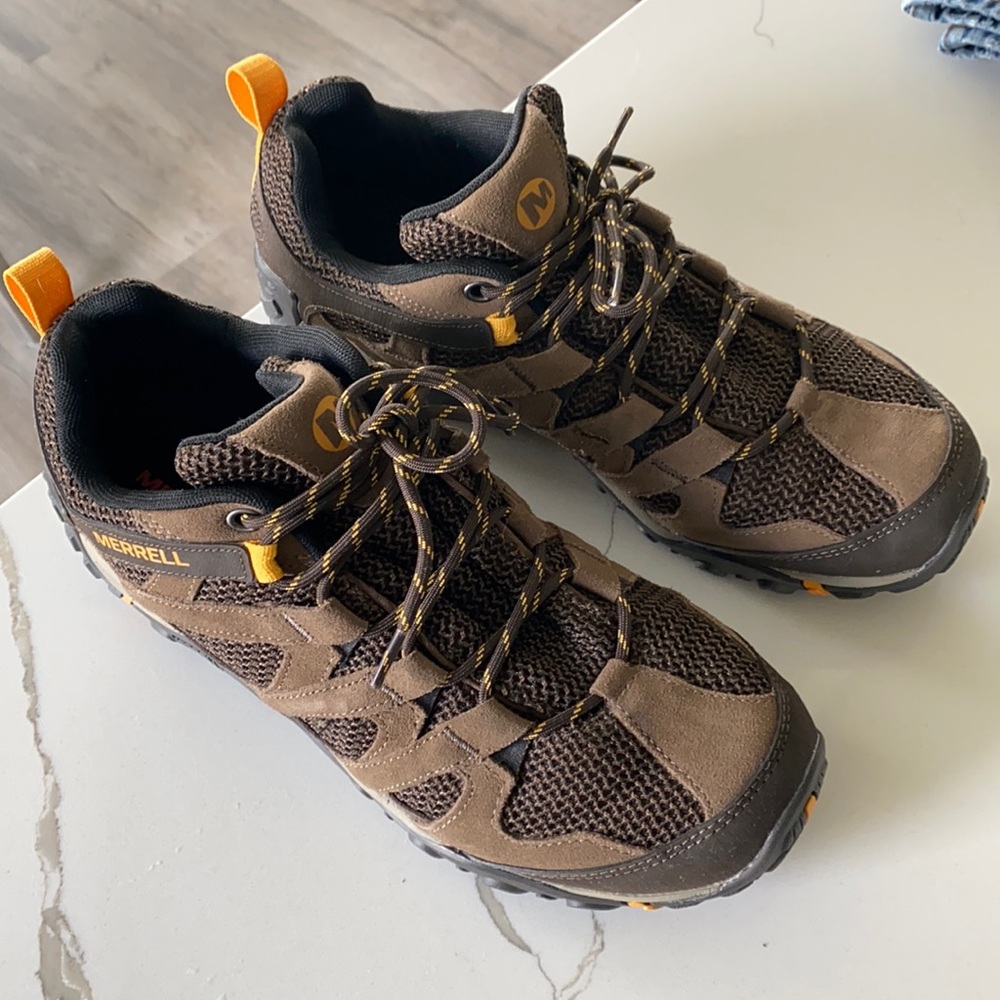 Merrell men’s size 11. Worn once.